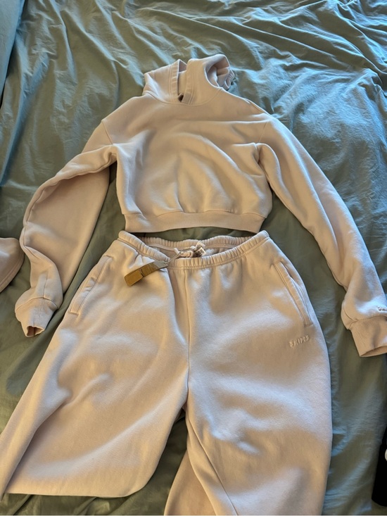 SKIMS Tops - Skims Cropped Hoodie & Jogger Set in Light pink. Ladies small NWT